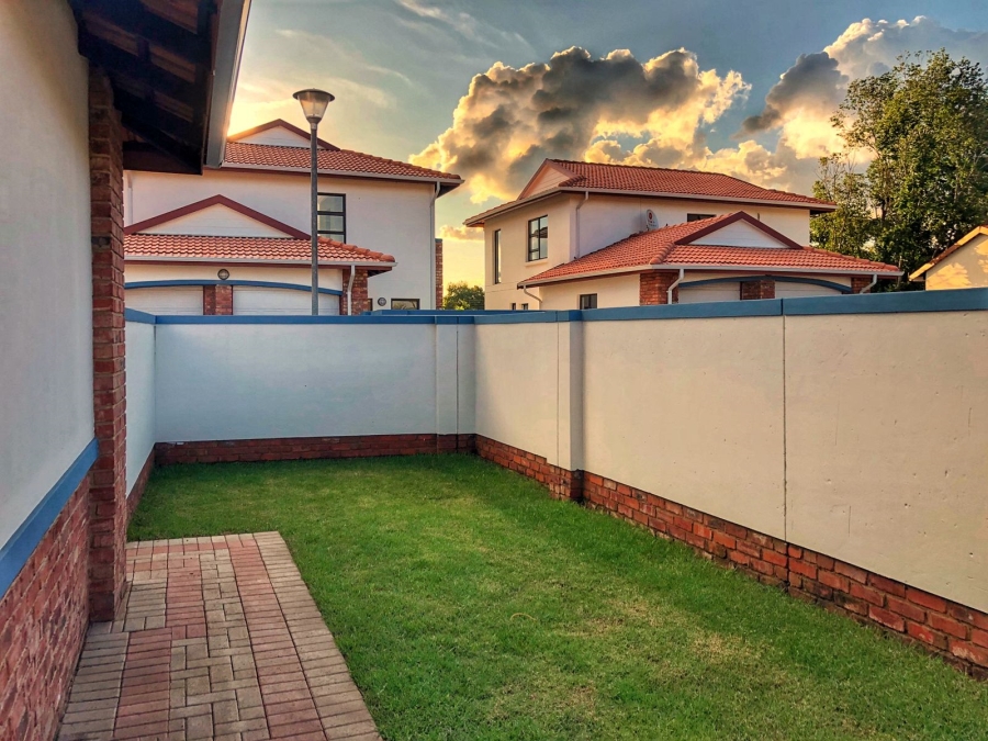3 Bedroom Property for Sale in Van Der Hoff Park North West